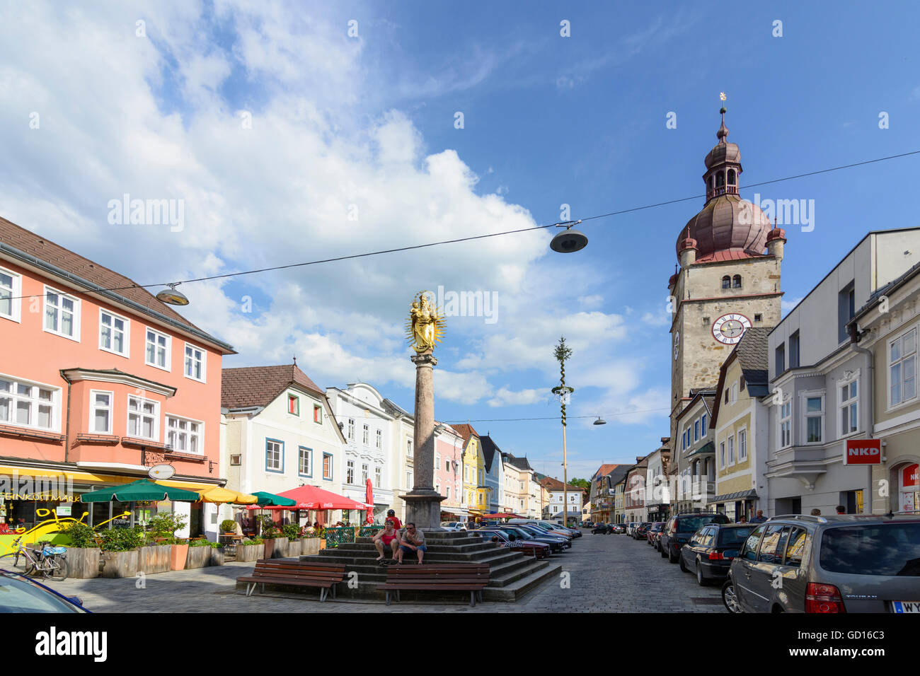 Waidhofen an der Ybbs: Upper town square con colonna mariana e la torre della città, Austria, Niederösterreich, Bassa Austria, Mostvierte Foto Stock