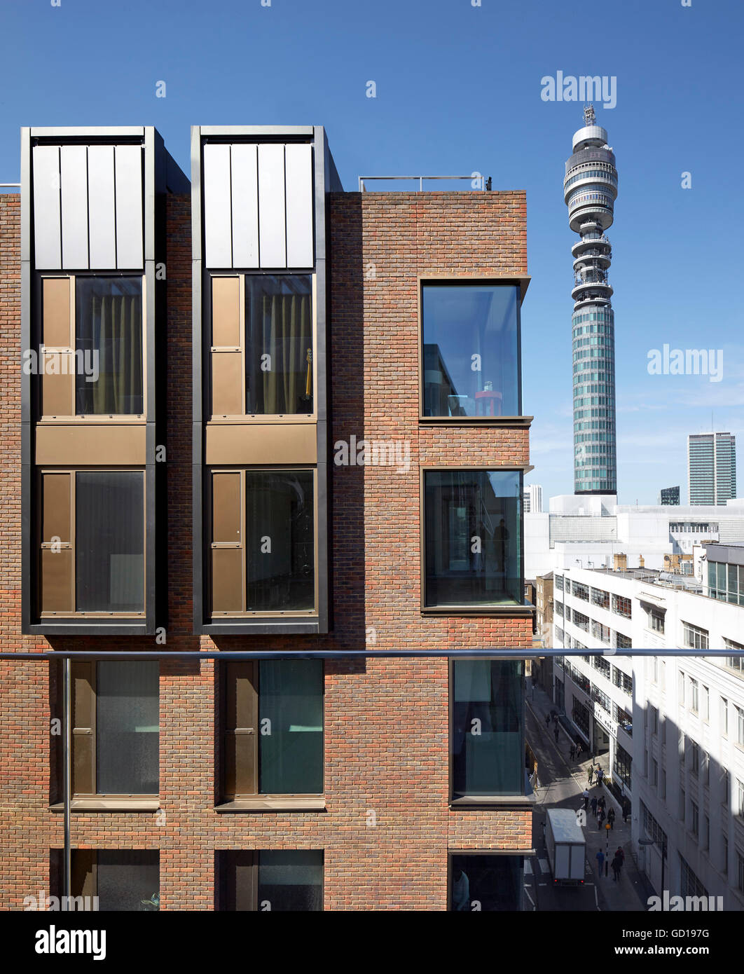 Stretta vista guardando sulla Lifschutz Davidson Sandilands blocco. Fitzroy Place, Londra, Regno Unito. Architetto: Johnson Naylor , Foto Stock