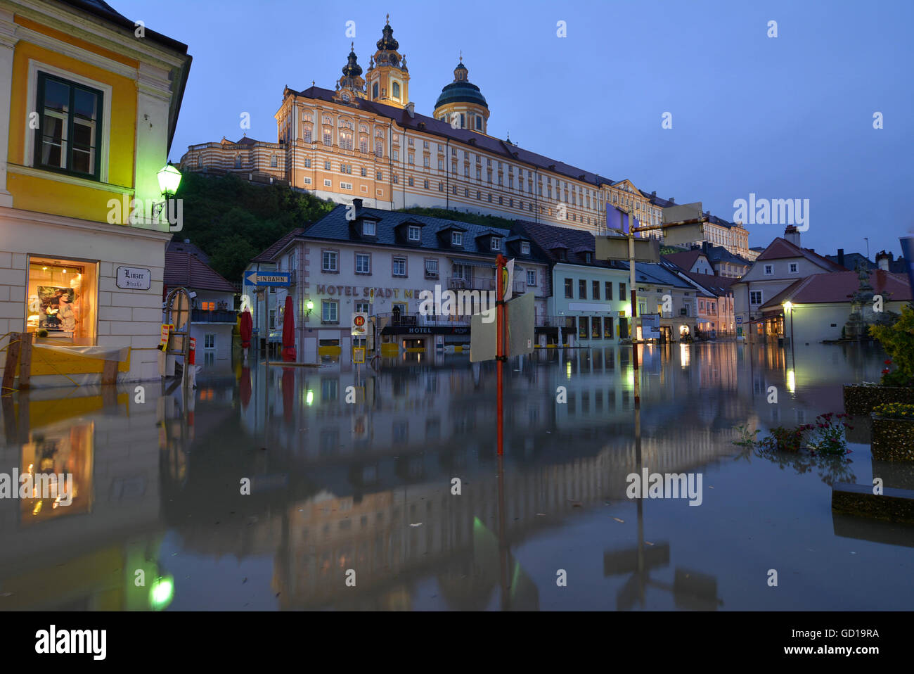 Melk: inondazioni del Danubio : allagato il centro storico e il monastero di Melk, Austria, Niederösterreich, Bassa Austria Wachau Foto Stock