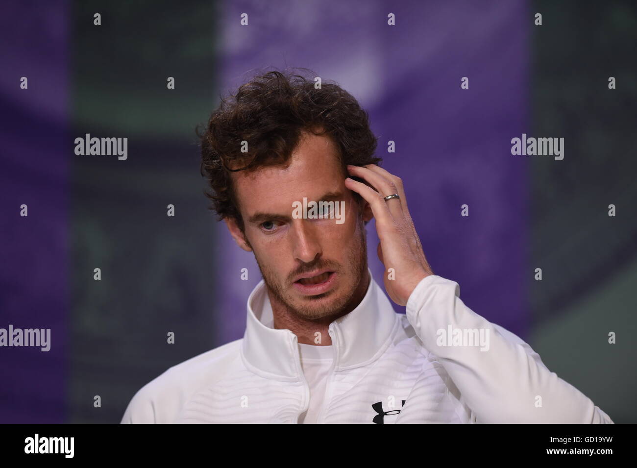 Il torneo di Wimbledon GentlemenÃ•s sceglie il campione Andy Murray (GBR) dando la sua conferenza stampa. Il Campionato 2016 a All England Lawn Tennis Club, Wimbledon. Giorno 13 Domenica 10/07/2016. AELTC/Florian Eisele Foto Stock