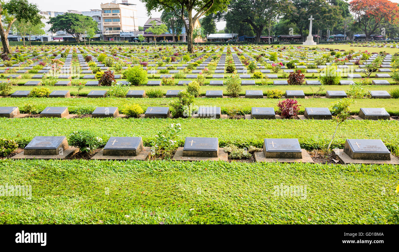 Kanchanaburi Cimitero di Guerra (Don Rak) è i monumenti storici della II Guerra Mondiale che morì durante la costruzione del Deat Foto Stock