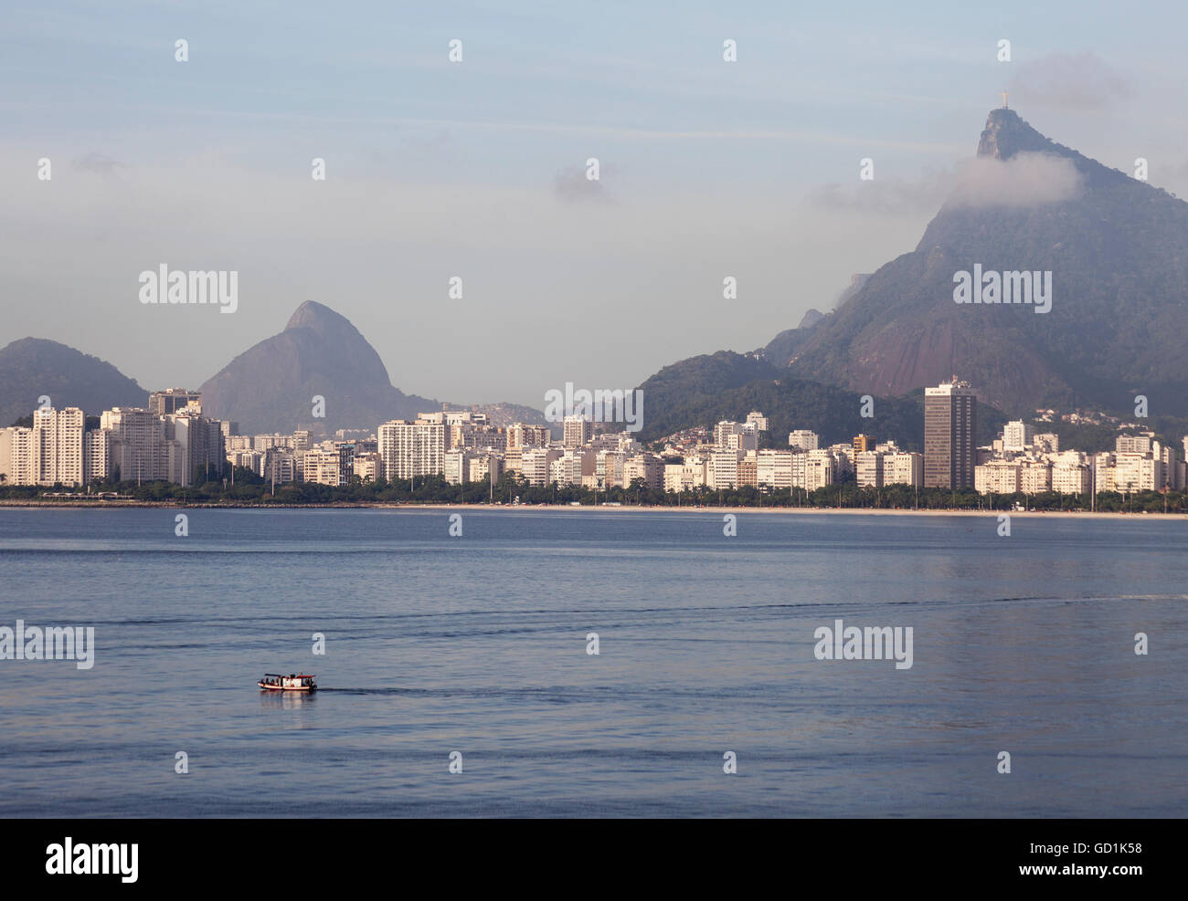 Cristo Redentore statua che domina il Flamengo; Rio de Janeiro, Brasile Foto Stock