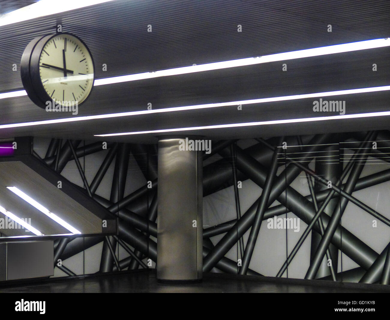 La metropolitana di Vienna di grafica con orologio Foto Stock