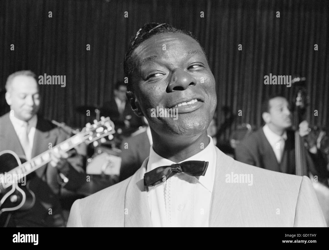 Nat King Cole eseguendo in Chicago, Giugno 1954. Foto Stock