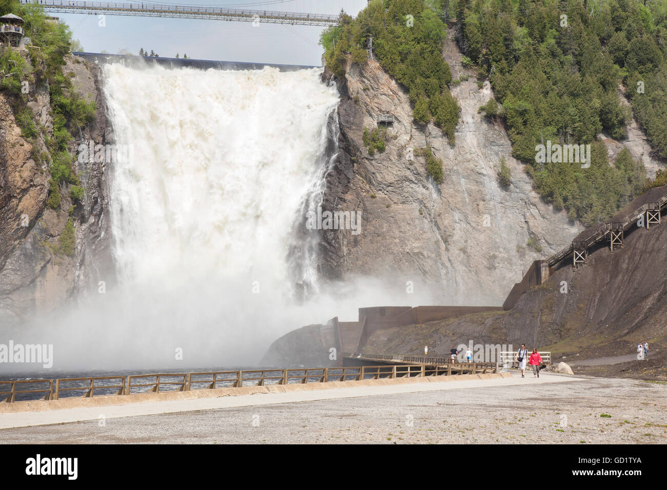 Il Montmorency Falls, 84 metri (275 ft) alta, sono il più alto della provincia di Québec e 30 m (98 ft) maggiore di Niagara F Foto Stock