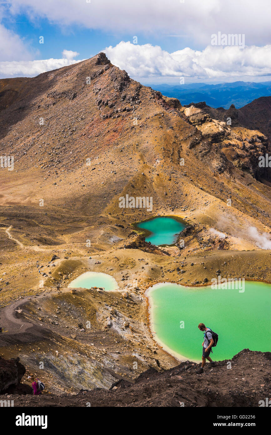 Escursioni presso i laghi smeraldo, Tongariro Alpine Crossing Trek del Parco Nazionale di Tongariro, UNESCO, Isola del nord, Nuova Zelanda, Pacific Foto Stock