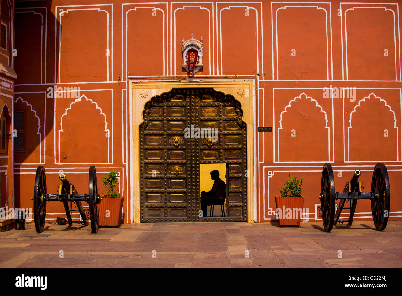 Guardia a Rambagh Palace Jaipur, Rajasthan, India, Asia Foto Stock