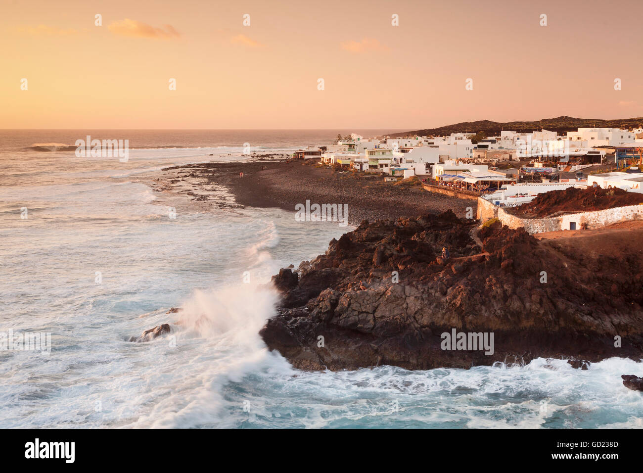 Villaggio di Pescatori El Golfo al tramonto, Lanzarote, Isole Canarie, Spagna, Atlantico, Europa Foto Stock