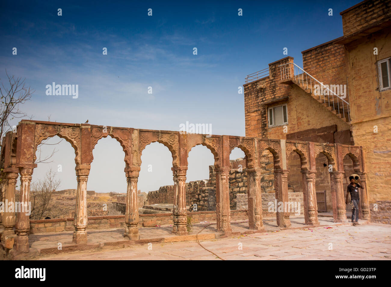 Arco di pietra in Forte Mehrangarh di Jodhpur la città blu, Rajasthan, India, Asia Foto Stock