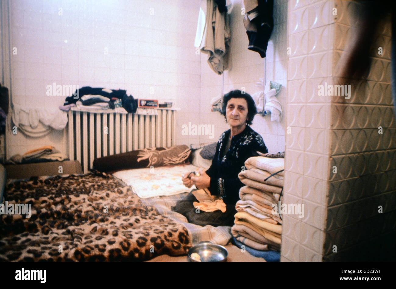 Eventi, guerra bosniaca 1992 - 1995, rifugiati nei villaggi intorno a Sarajewo a Posusje, Bosnia, 15.12.1992, Jugoslavia, guerre jugoslave, Balcani, conflitto, persone, miseria, anni '90, 90, 20 ° secolo, storico, storico, acqua, diritti aggiuntivi-clearences-non disponibili Foto Stock