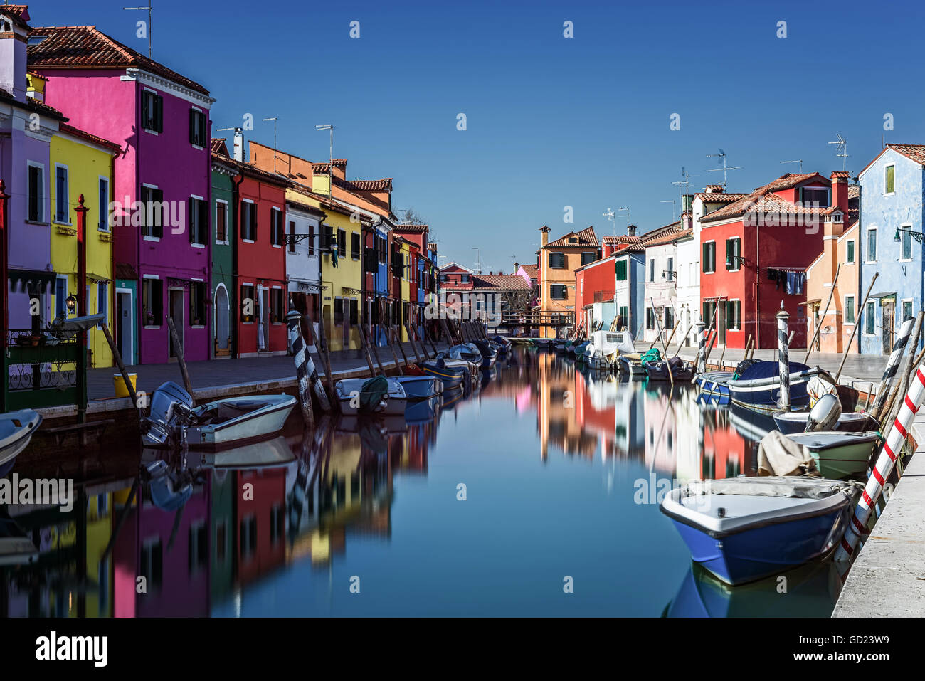 Case colorate sull isola di Burano, Venezia, Sito Patrimonio Mondiale dell'UNESCO, Veneto, Italia, Europa Foto Stock