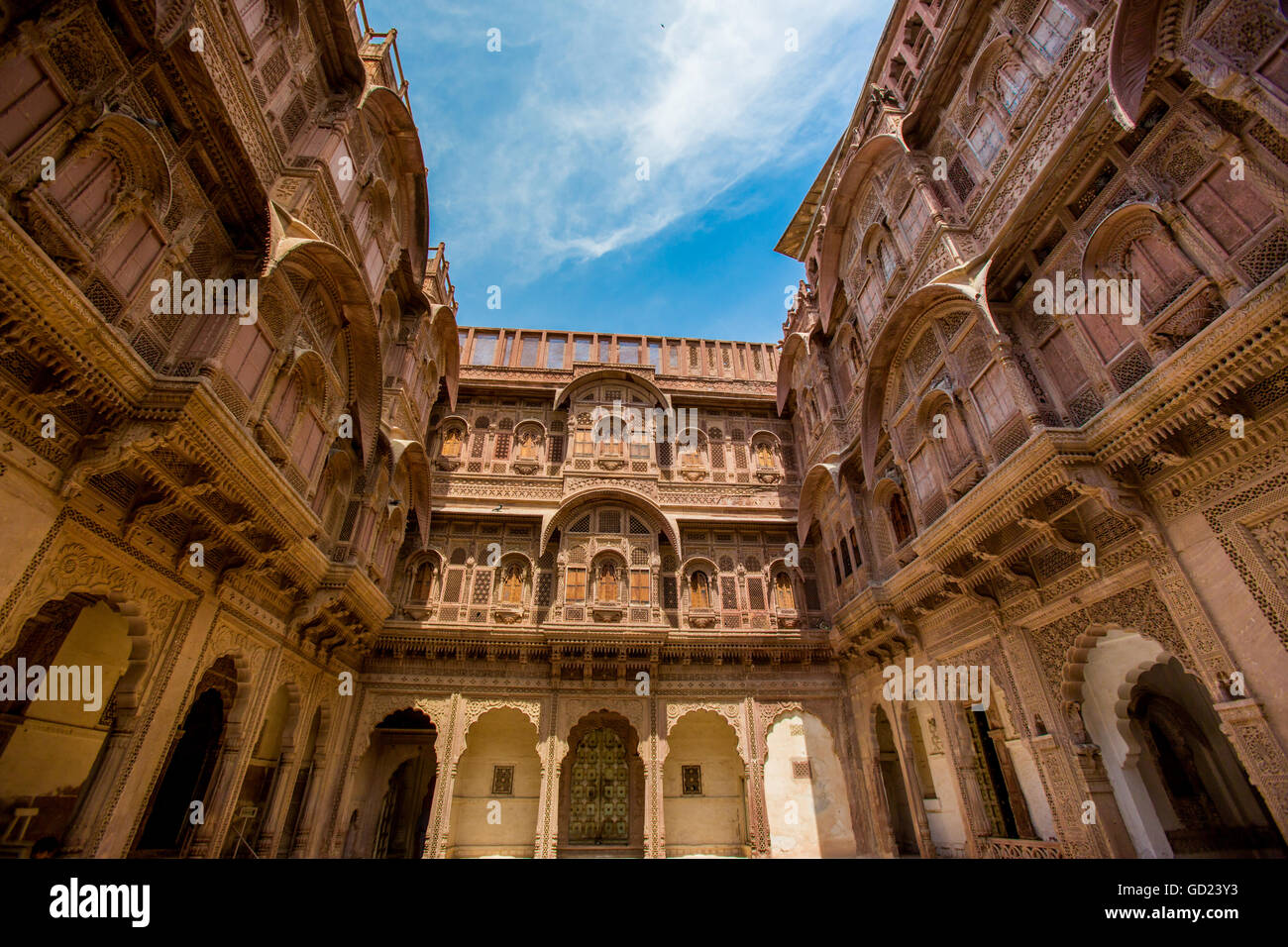 Cortile interno del Forte Mehrangarh di Jodhpur la città blu, Rajasthan, India, Asia Foto Stock