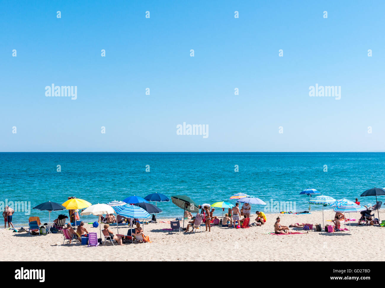 Affollata spiaggia di Platamona, nel golfo dell' Asinara - Sardegna Foto Stock