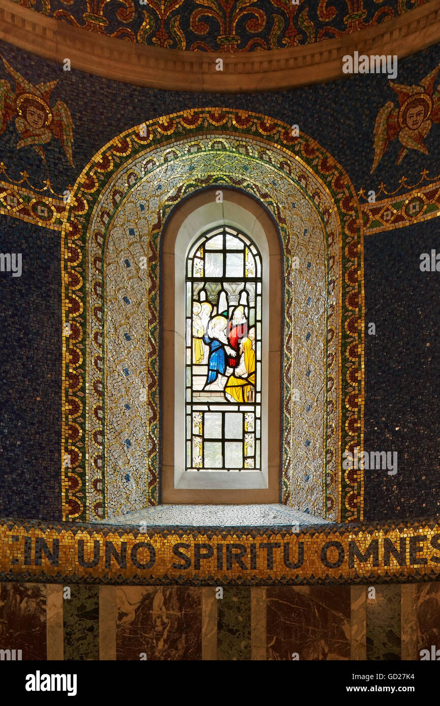 Soffitto in mosaico dettaglio di Grado II* elencati Fitzrovia cappella. Fitzroy Place, Londra, Regno Unito. Architetto: Sheppard Robson, 2015. Foto Stock