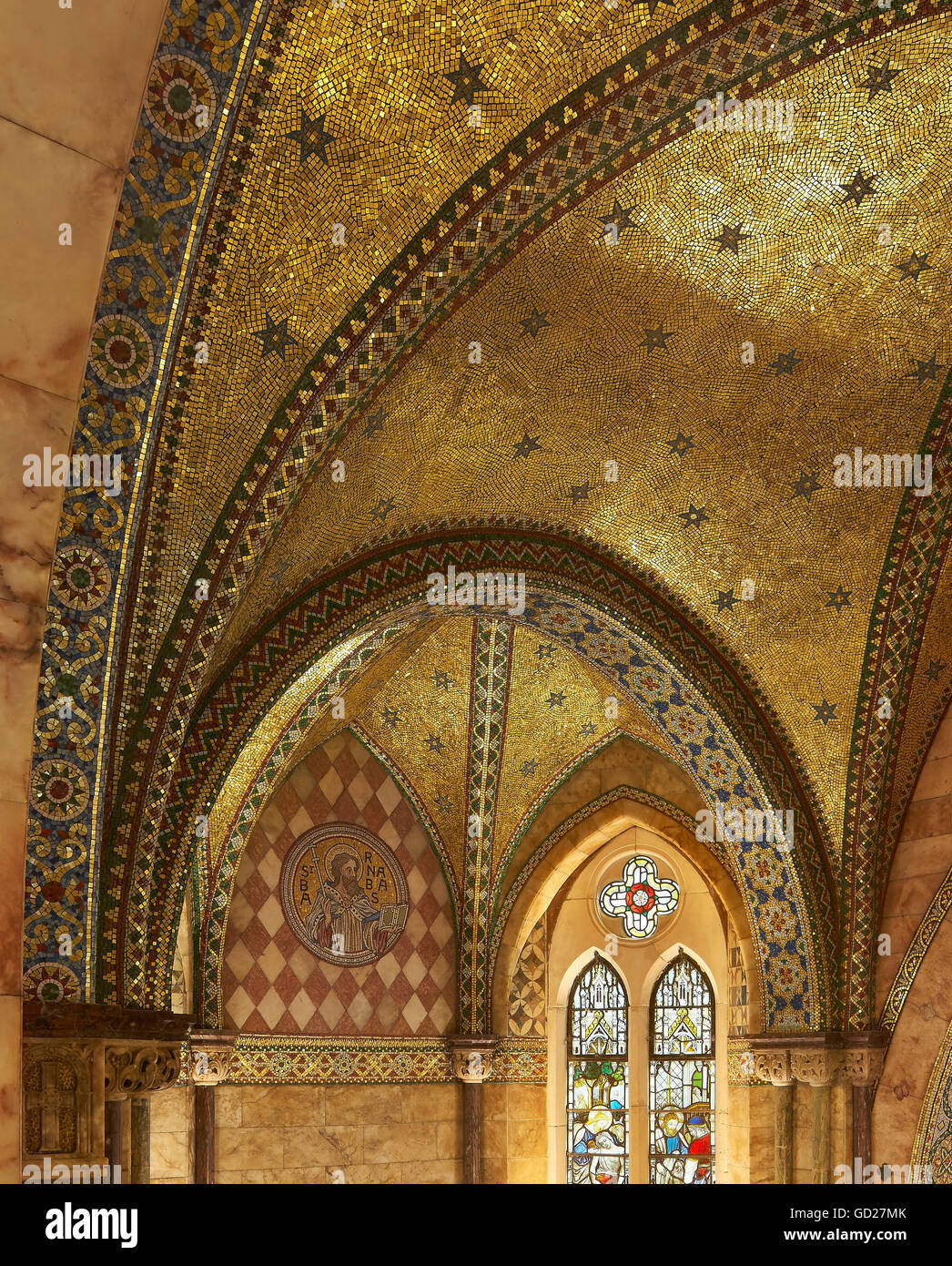 Soffitto in mosaico dettaglio di Grado II* elencati Fitzrovia cappella. Fitzroy Place, Londra, Regno Unito. Architetto: Sheppard Robson, 2015. Foto Stock
