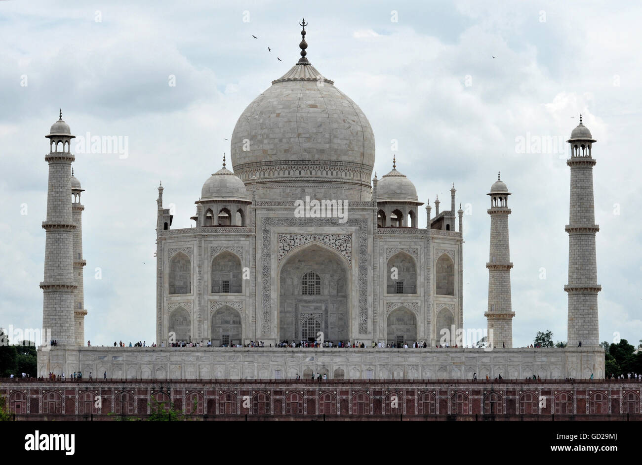 Il Taj Mahal è un marmo bianco mausoleo di Agra, costruito da imperatore Mughal Shah Jahan in memoria della sua terza moglie Mumtaz Mahal. Foto Stock