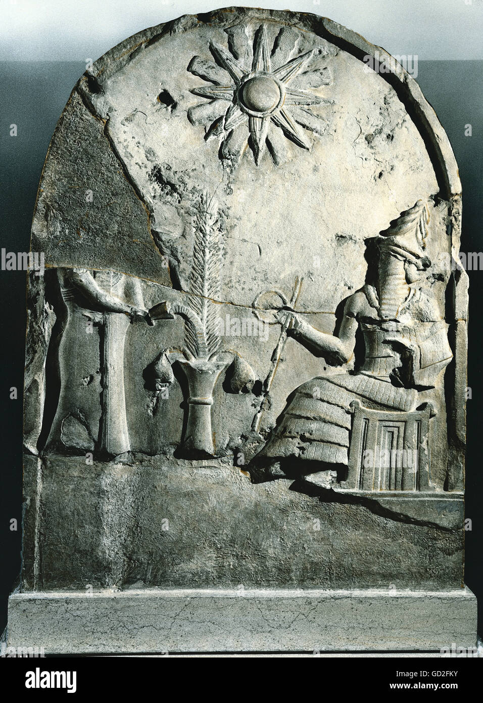 Belle arti, preistoria, Babilonia, scultura, stele, adorazione del dio sole Shamash, calcare, Susa (Shush), Iran, circa 2200 BC, il museo del Louvre, Parigi, artista del diritto d'autore non deve essere cancellata Foto Stock