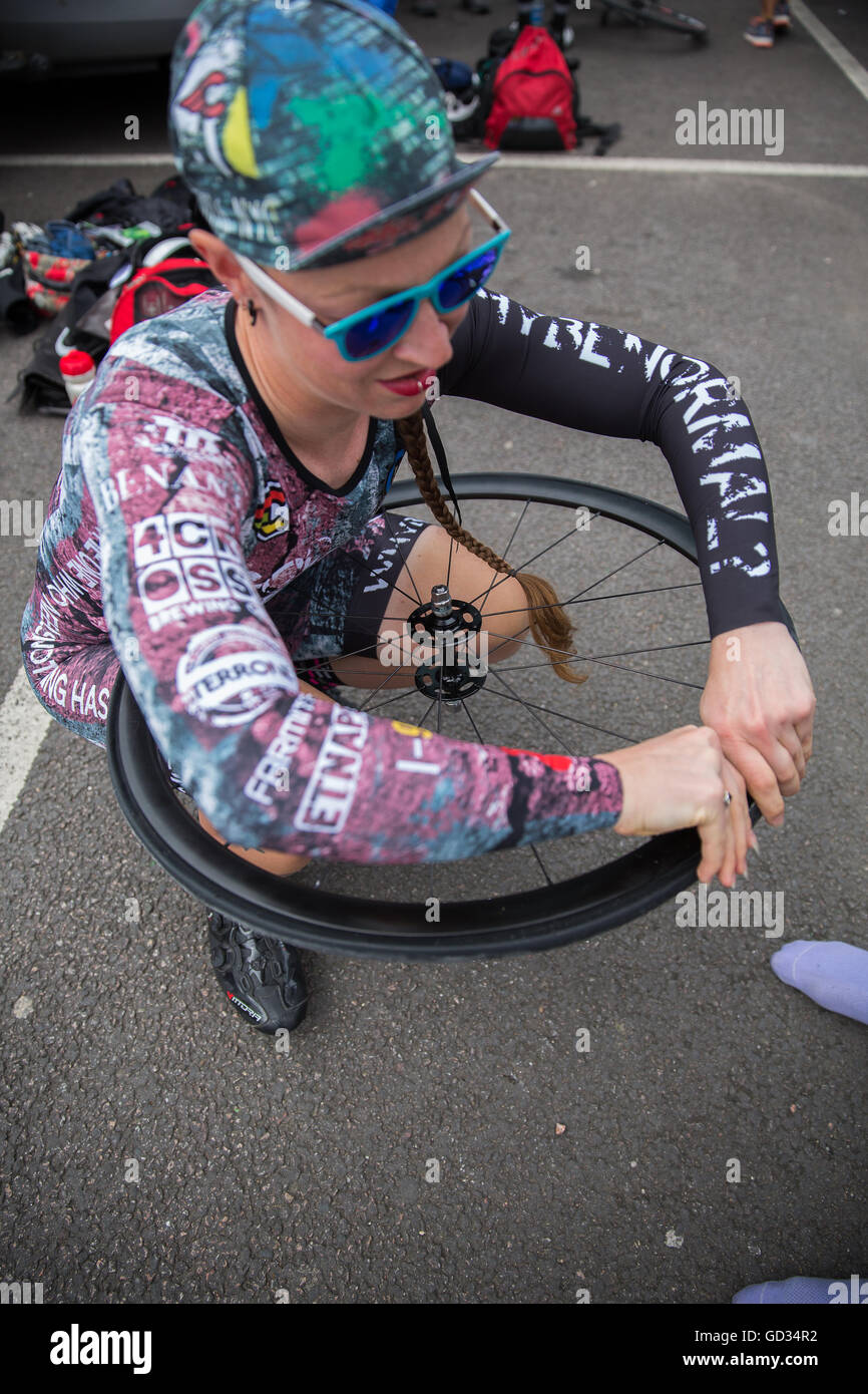 Perché essere normali donne Ciclismo Kit Squadra Red Hook Crit London 2016 Criterium Foto Stock