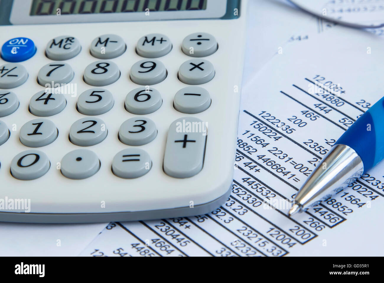 La contabilità finanziaria con stats ,papers e calcolatrice Foto Stock