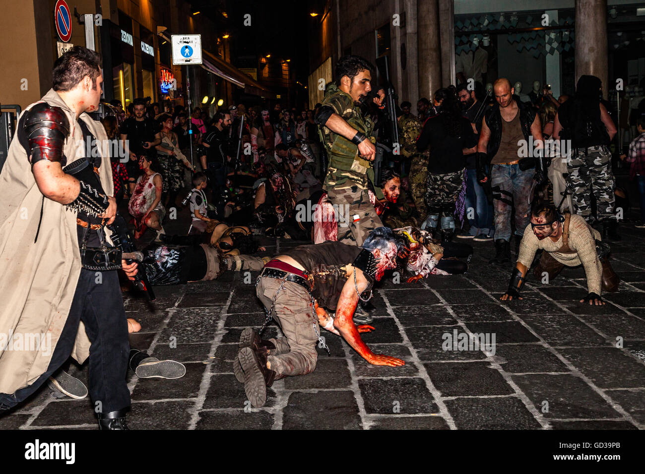 Zombie Apocalypse a piedi Foto Stock
