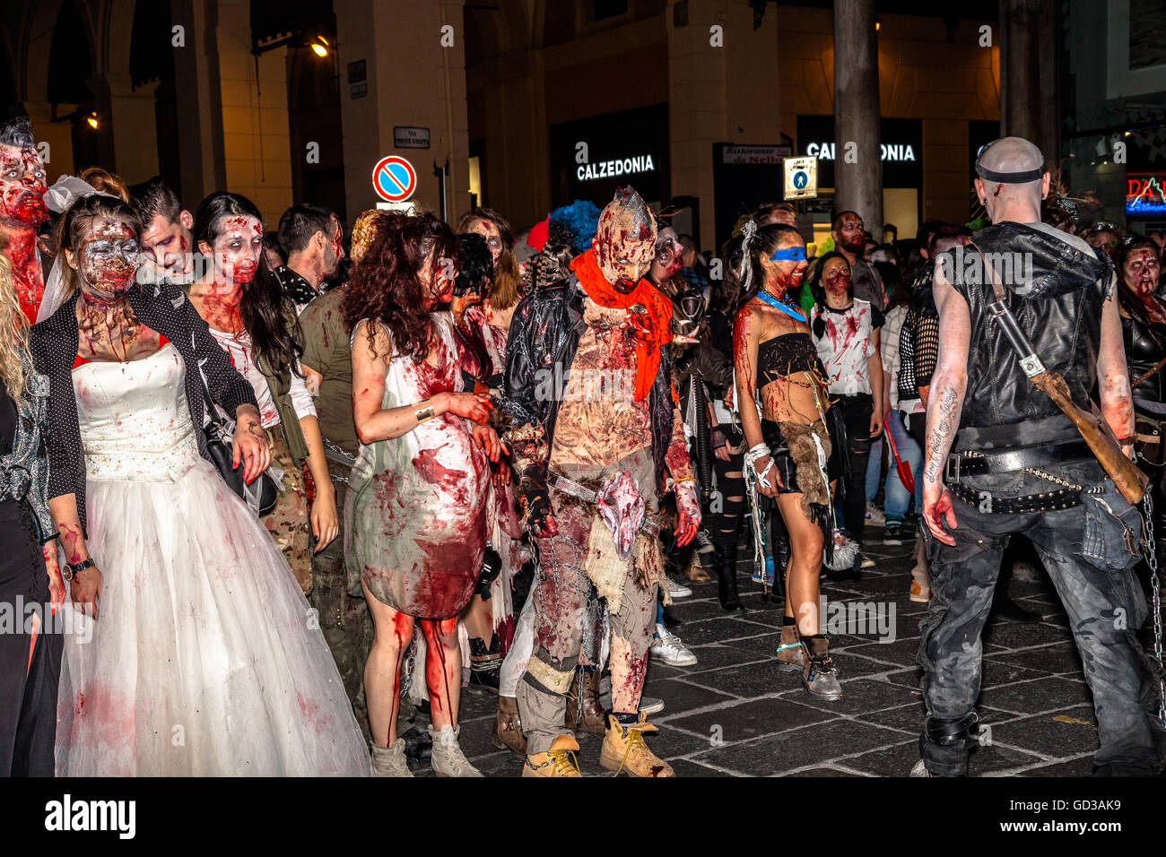 Zombie Apocalypse a piedi Foto Stock