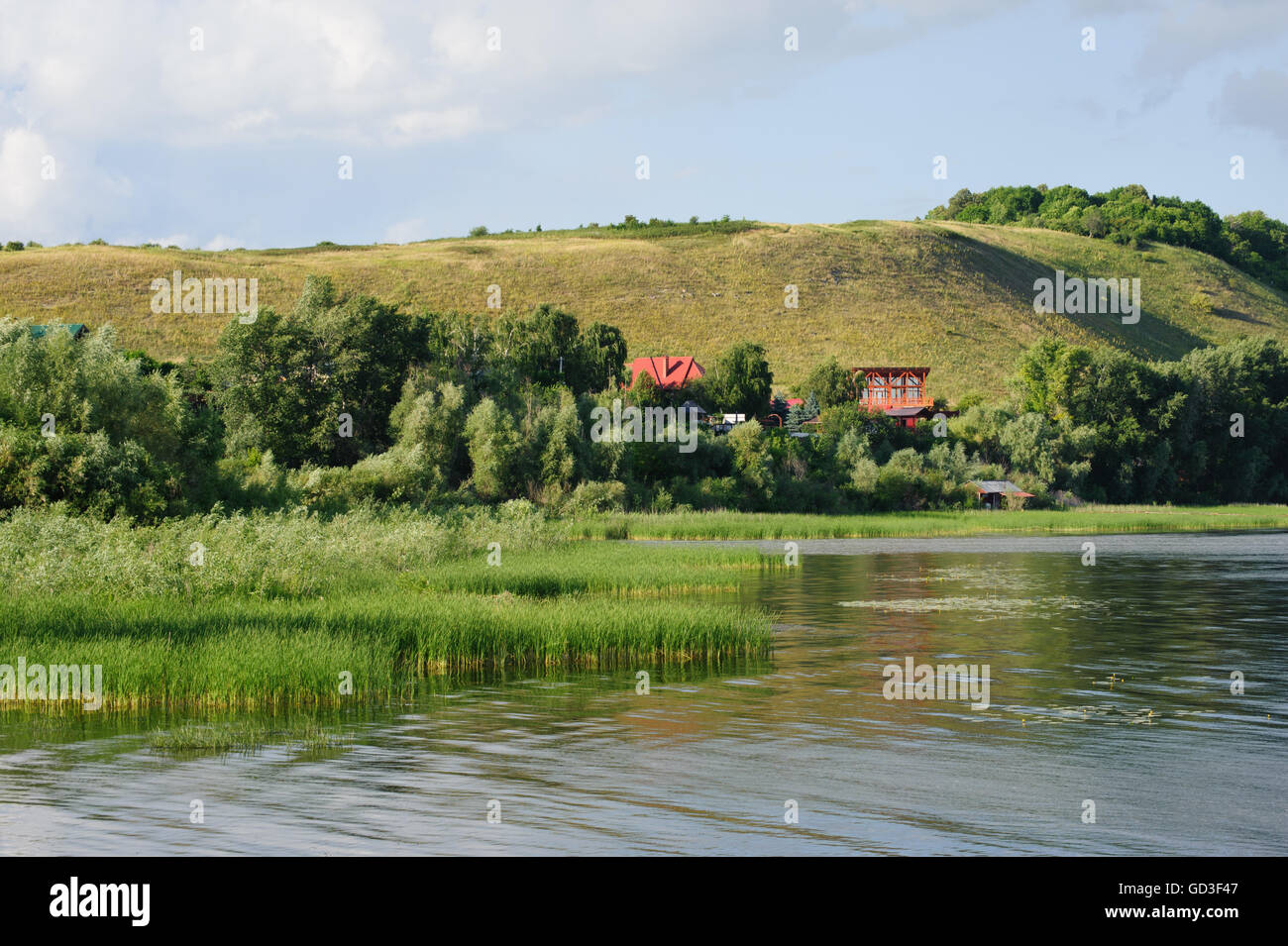 Splendido paesaggio intorno al villaggio Vinnovka. Vista dal fiume Volga Foto Stock