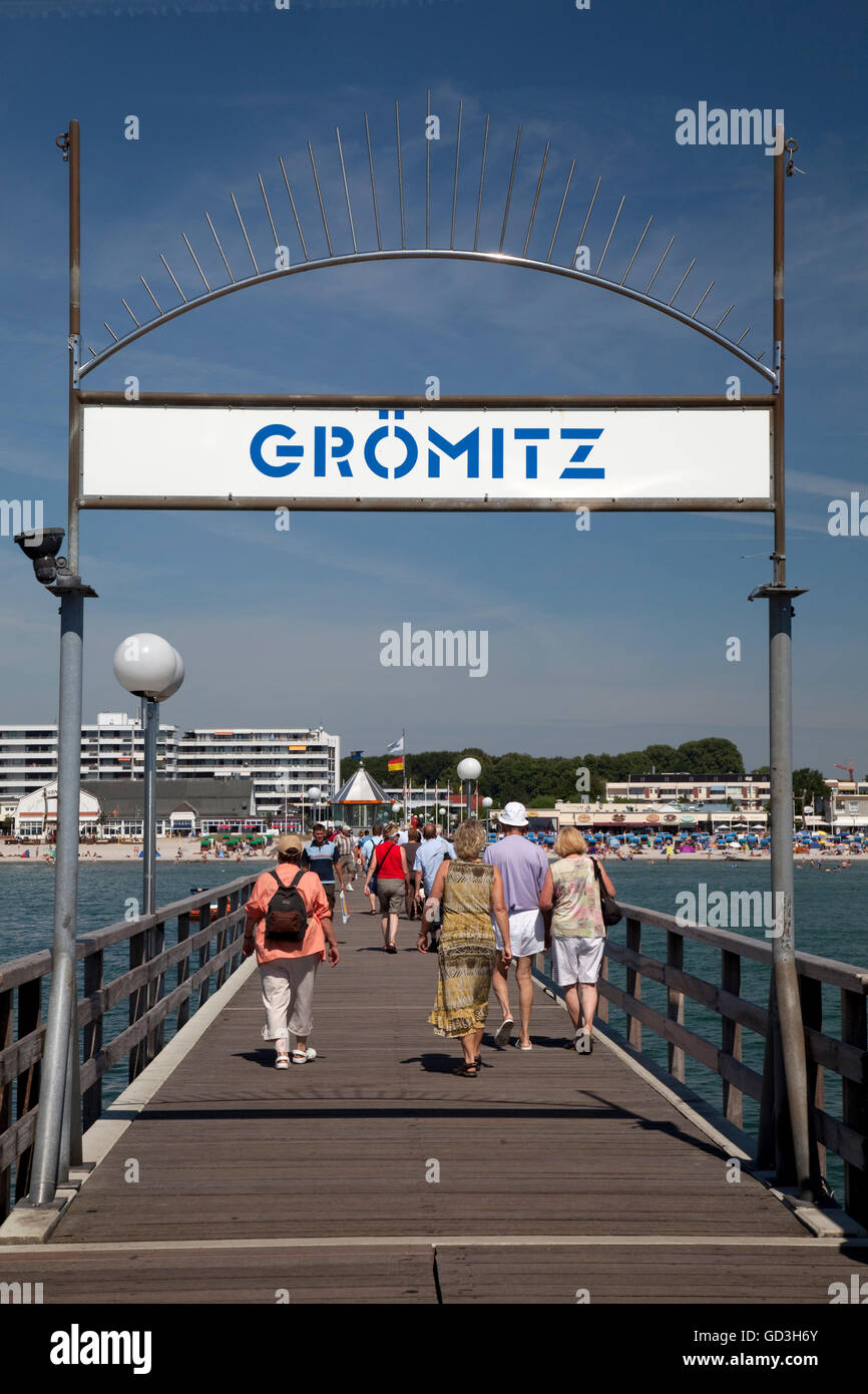 Pier, Mar Baltico località di Groemitz, Luebeck Bay, Mar Baltico, Schleswig-Holstein Foto Stock