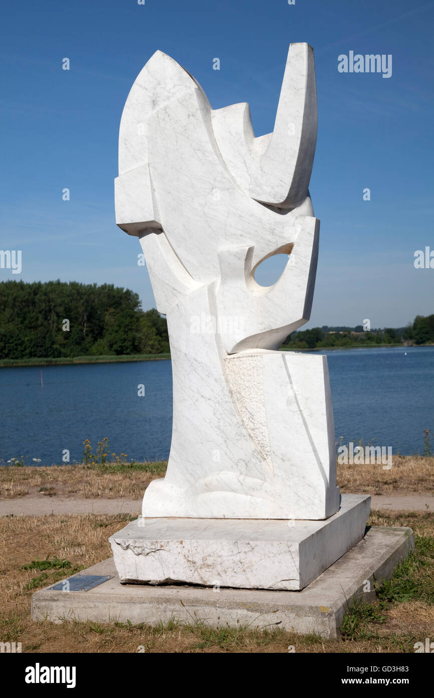 Vele e gabbiani, scultura da Pierre Schumann, porto di Neustadt, Luebeck Bay, Mar Baltico, Schleswig-Holstein Foto Stock