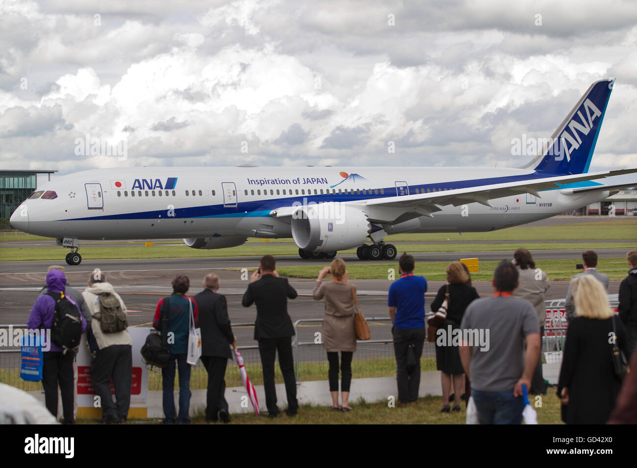 Farnborough, Hampshire, Regno Unito. 12 Luglio, 2016. Farnborough International Airshow 2016 Martedì 12 luglio 2016. 787-9 Boeing Dreamliner JA830UN CREDITO: Jeff Gilbert/Alamy Live News Foto Stock