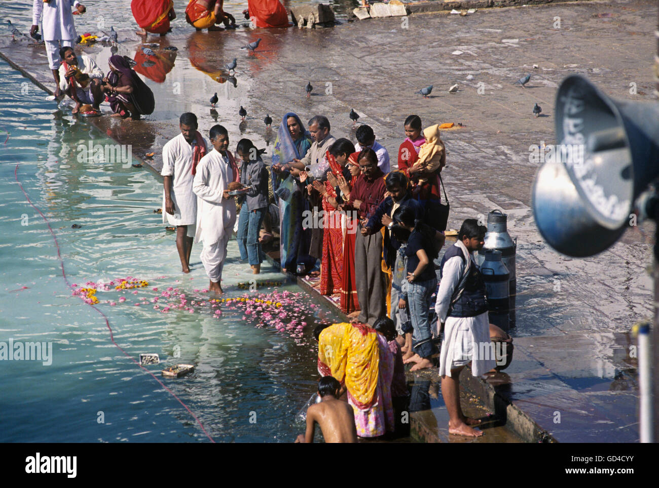 I devoti a Pushkar ghat Foto Stock