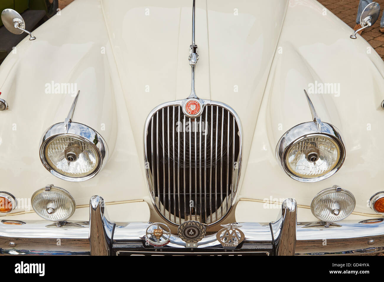 Una Jaguar XK 150 esposto presso l'auto d'epoca al rally Llancaiach Fawr Manor, Wales, Regno Unito. Foto Stock