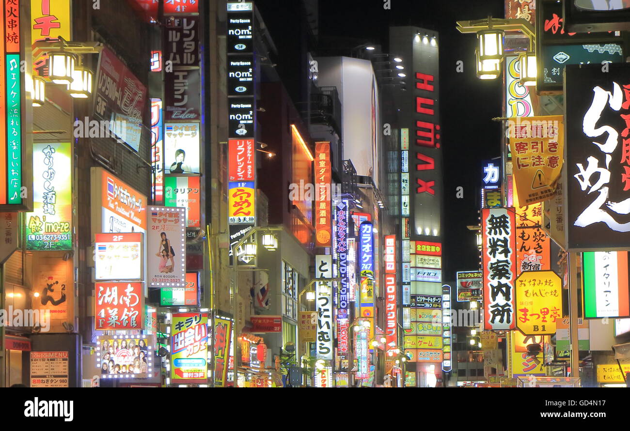 Shinjuku Kabukicho neon di notte a Tokyo in Giappone. Foto Stock
