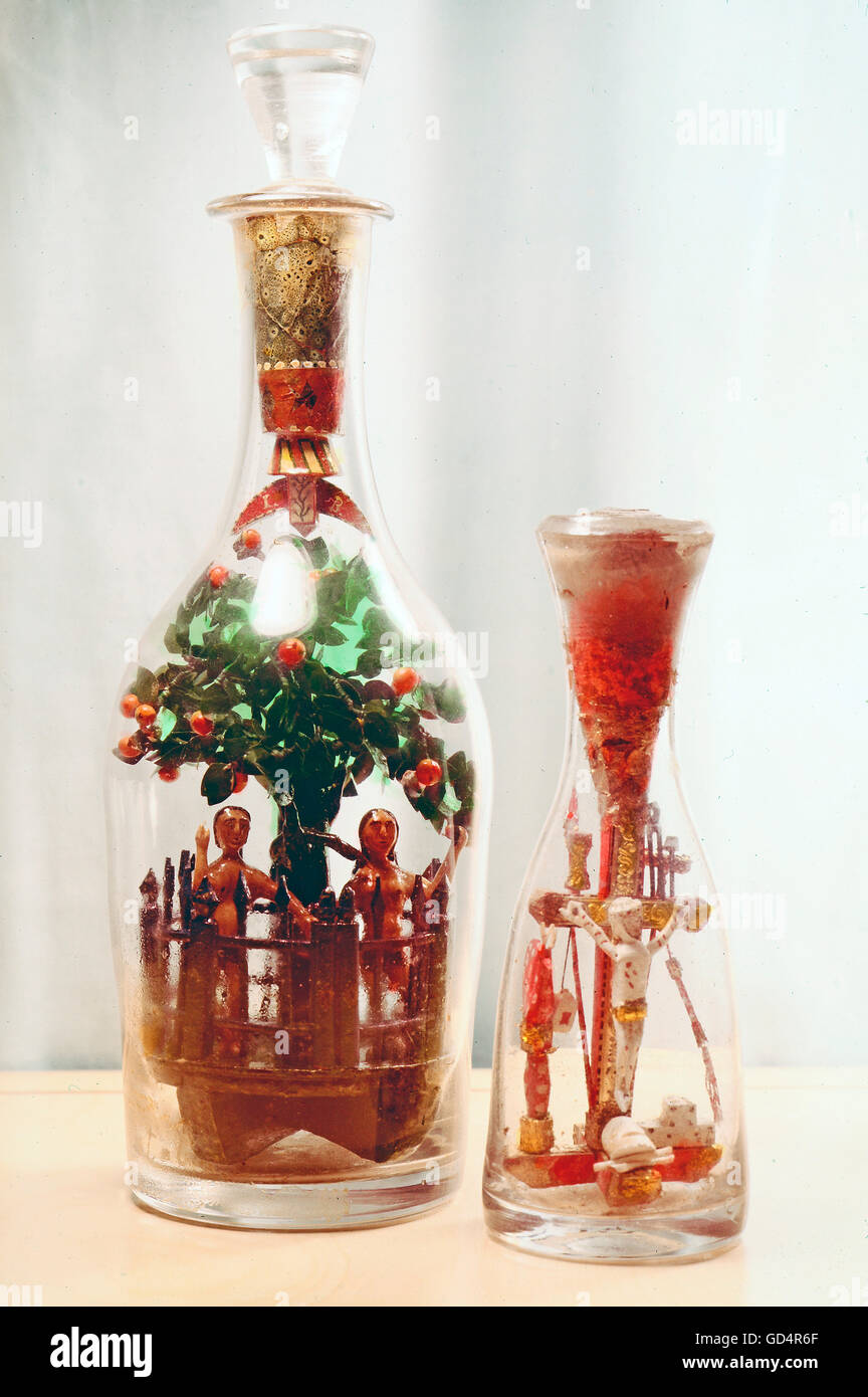 Bottiglie impossibili immagini e fotografie stock ad alta risoluzione -  Alamy
