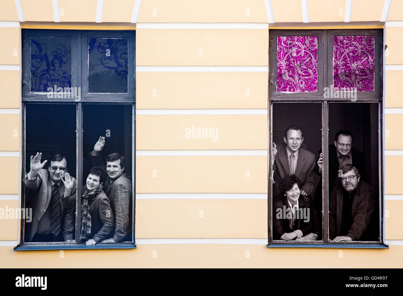 Pedagogia, università, edificio universitario con fotografie di professori, Tartu, Estonia, Eesti, Baltici, Baltico, stati, Paesi baltici, Europa, docente, docenti, finestra, finestre, accademia, accademie, Alma Mater, diversi, pedagogia, pedagogia, educazione, Estonia, università, università, fotografia, fotografie, storici, storici, persone, non disponibili-ulteriori diritti Foto Stock