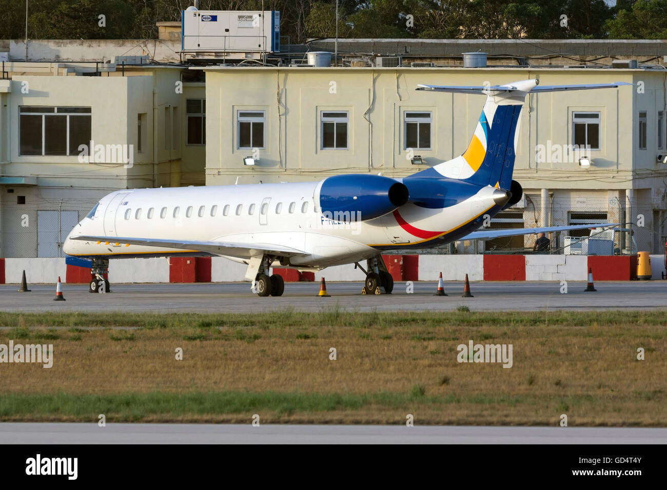 Dniproavia Embraer ERJ-145LR [F] HELA in grembiule 8. Foto Stock