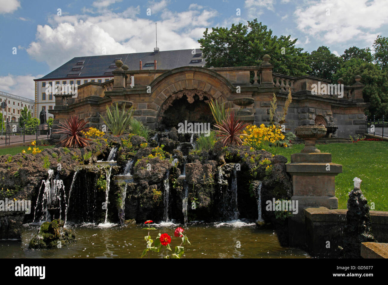 Fontana, funzione di acqua nella parte anteriore del castello di Friedenstein, Gotha, Turingia, Germania Foto Stock