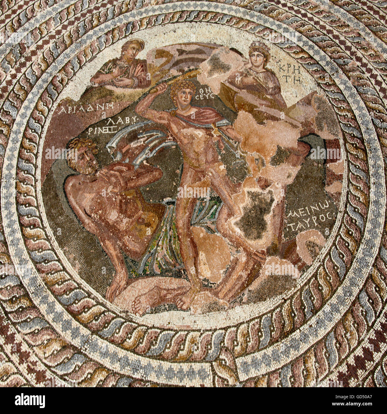 Mosaico di Teseo e il Minotauro, parco archeologico di Paphos, Repubblica di Cipro / Pafos Foto Stock