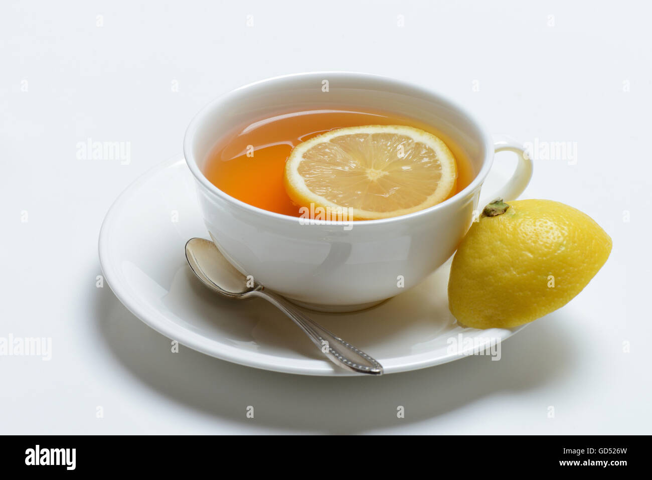 Tasse Schwarzer Tee mit limone Foto Stock