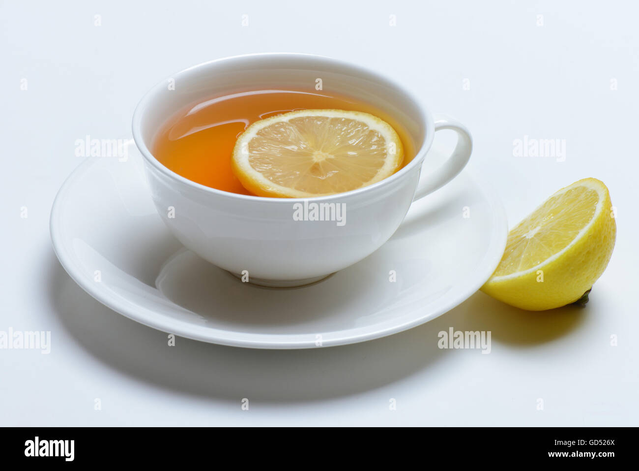 Tasse Schwarzer Tee mit limone Foto Stock