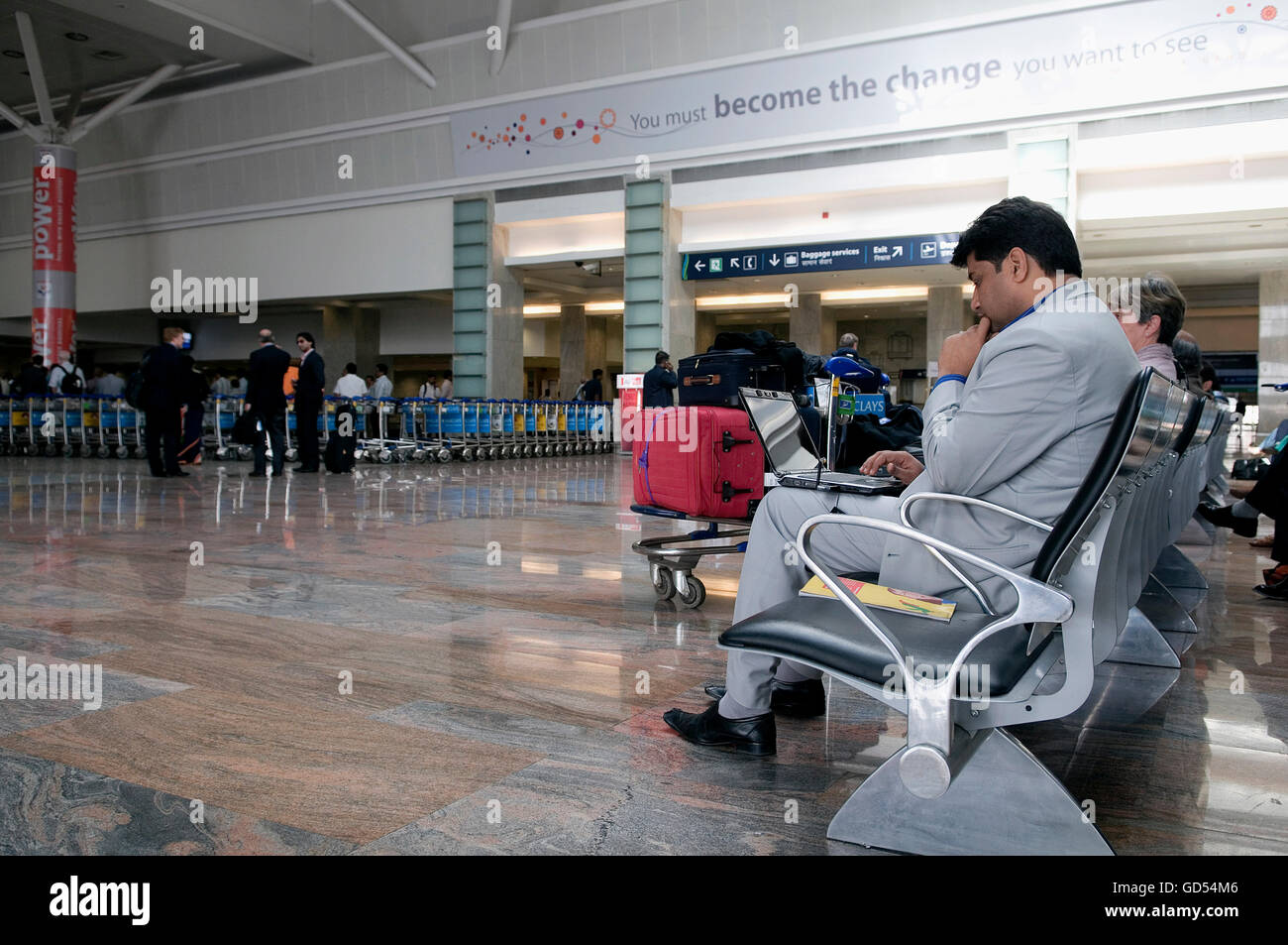 Passeggeri a Mumbai Airport Foto Stock