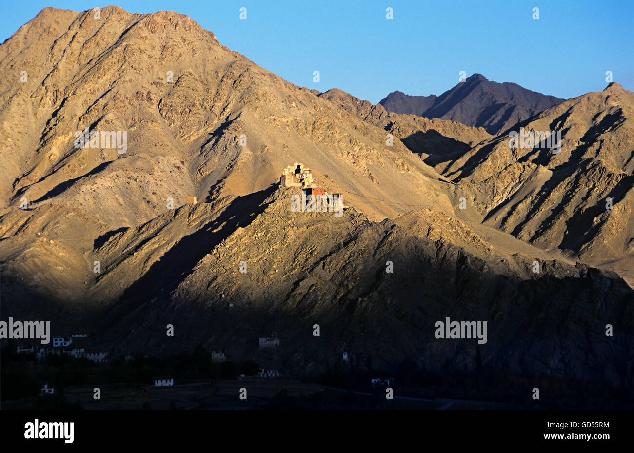 Monastero sulla cima di una collina Foto Stock
