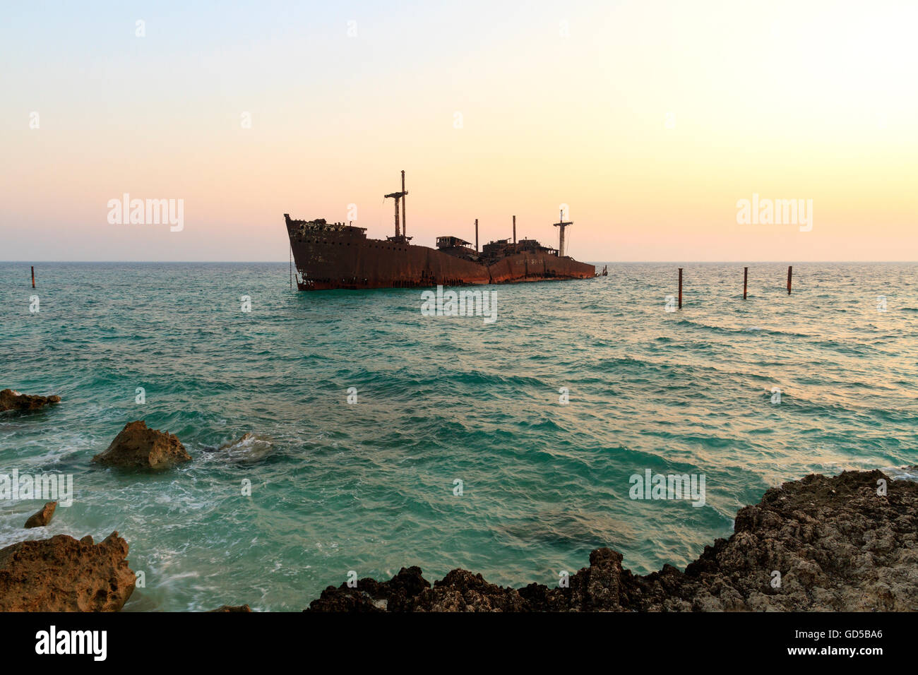 Abbandonata la nave nel Golfo Persico Foto Stock