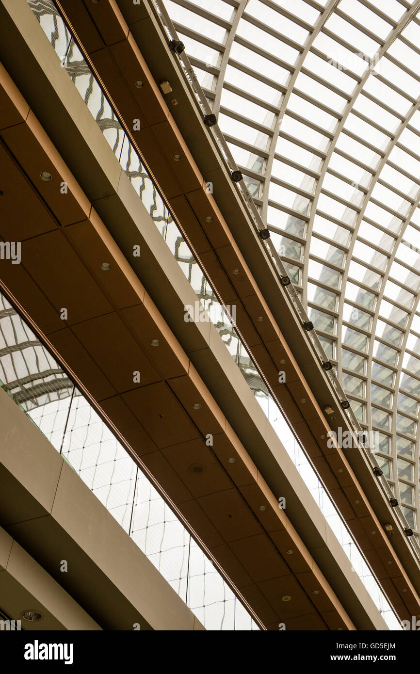 Il design moderno dell'atrio di vetro soffitto di Kimmel Center per le Arti dello spettacolo a Filadelfia Foto Stock
