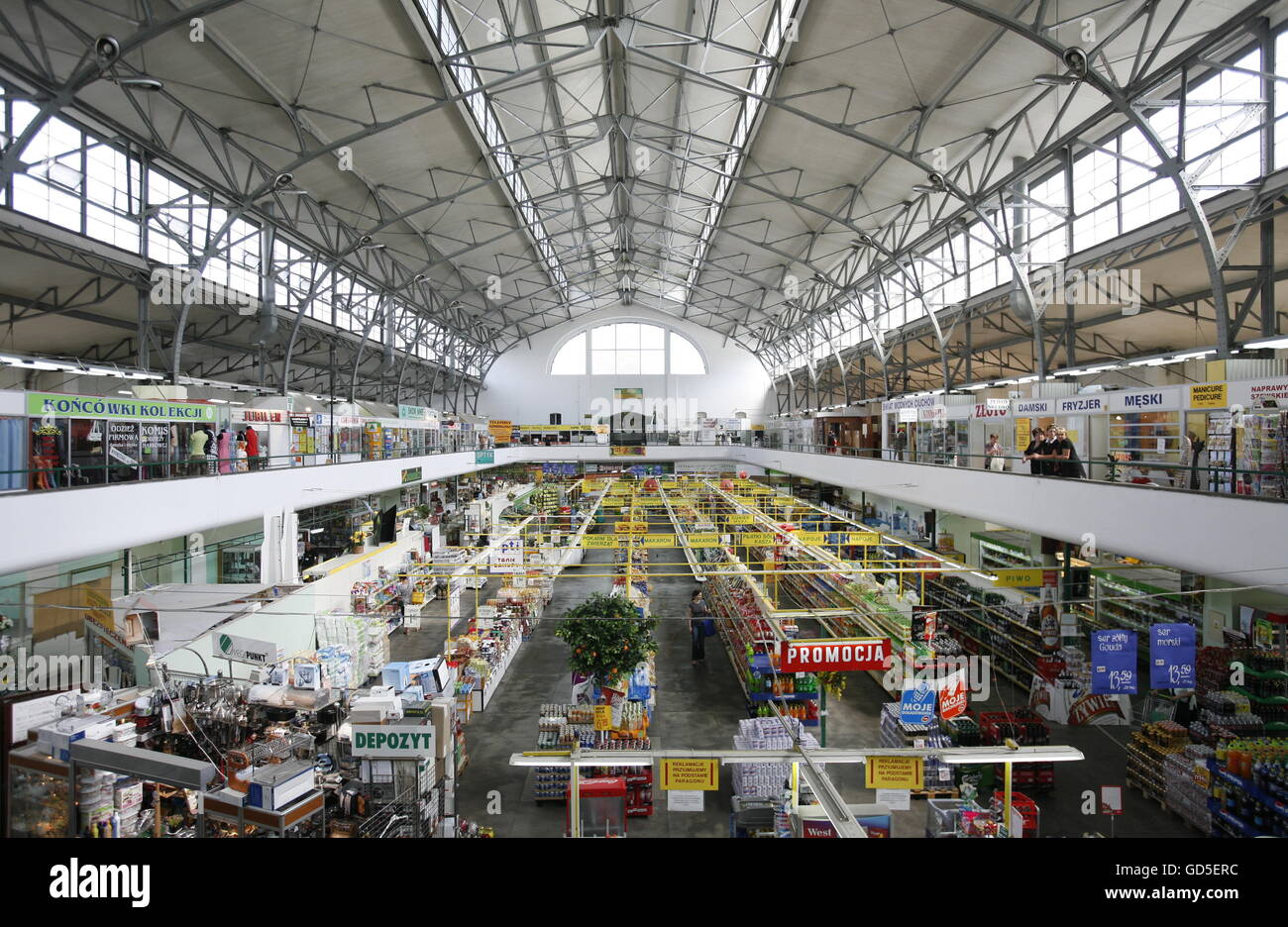 Il vecchio mercato coperto nella città di Varsavia in Polonia, Est Europa  Foto stock - Alamy