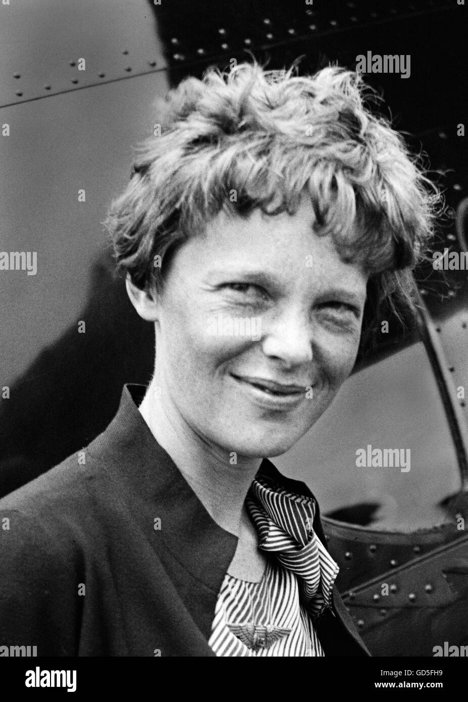 Amelia Earhart (1897-1937), foto del pioniere dell'aviazione di Harris ed Ewing, 1932. Ritagliato da una foto più grande. Foto Stock