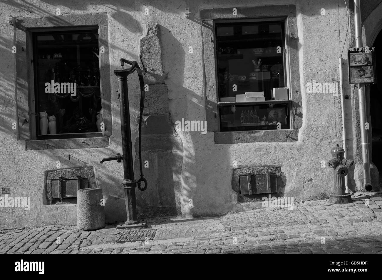 Idrante vecchio e nuovo riquewihr Colmar, Francia, Europa Foto Stock