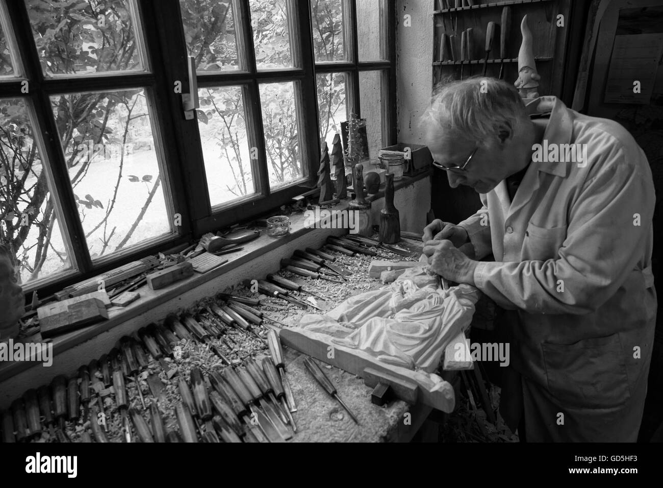 Intaglio del legno artista vicino a Parigi, in Francia, in europa Foto Stock