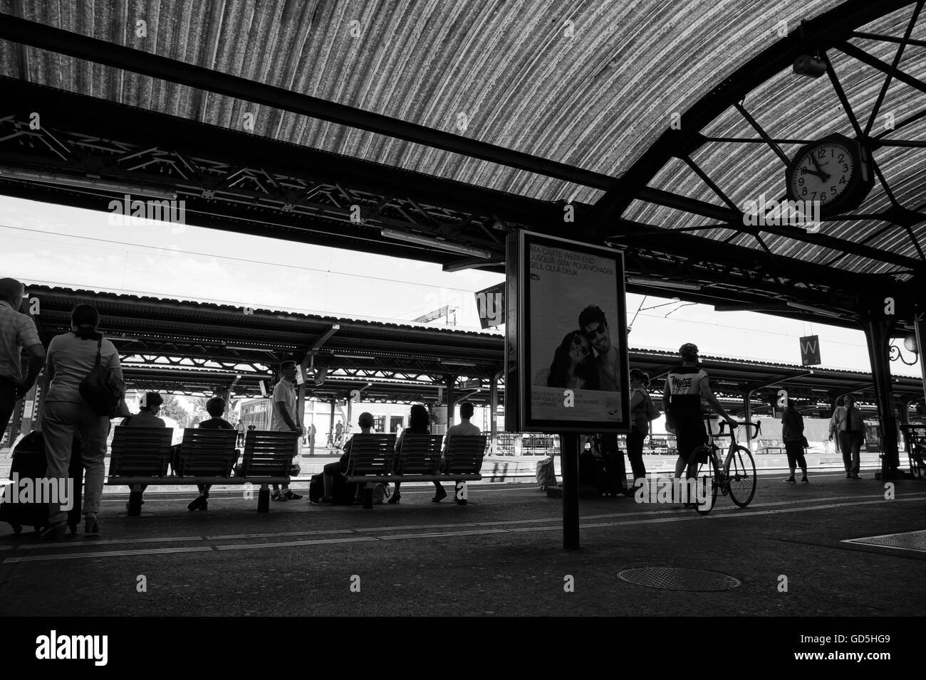 Piattaforma ferroviaria in bicicletta e tetto, Colmar, Francia, Europa Foto Stock