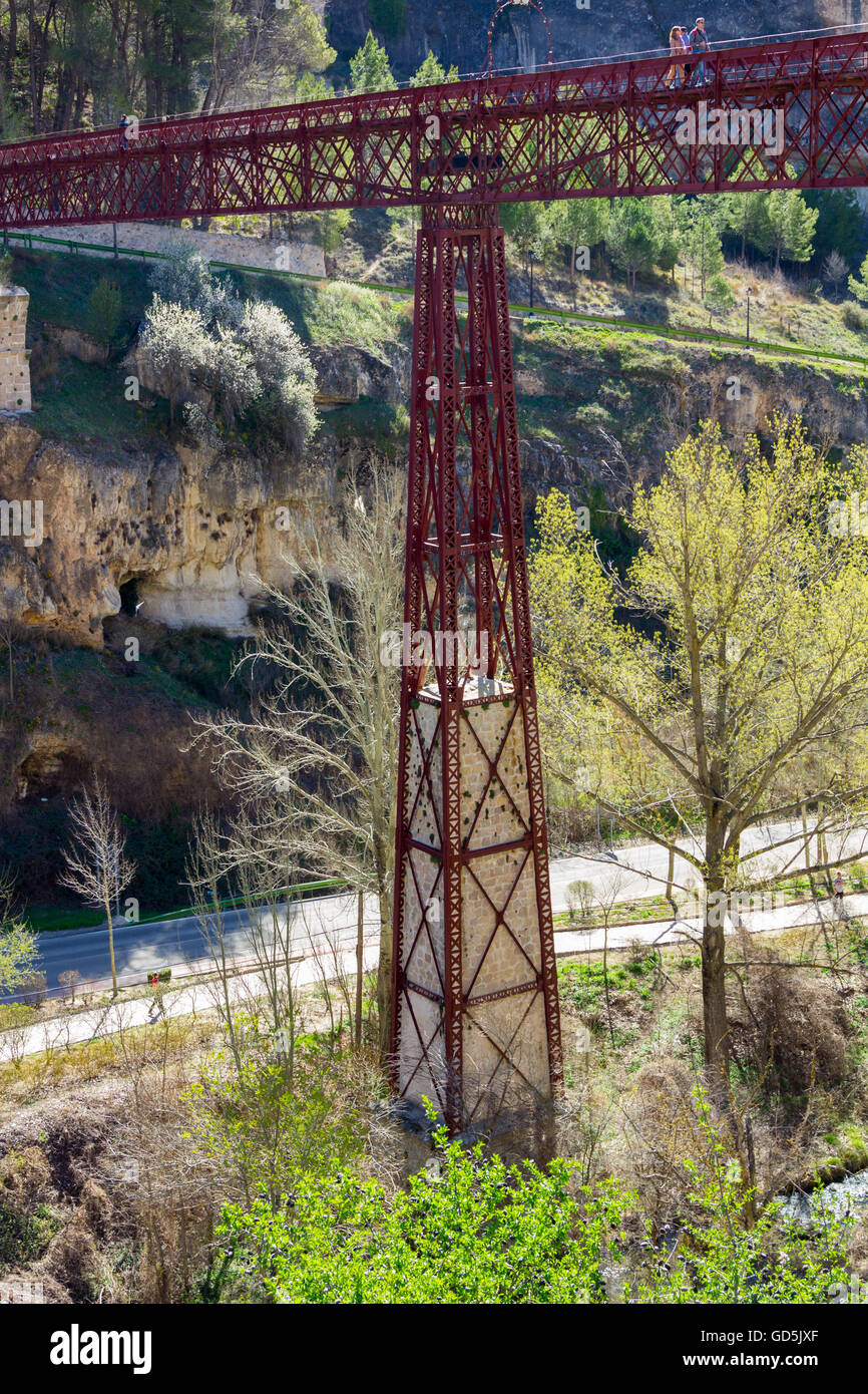 Famosa passerella di ferro nella città di Cuenca, Spagna Foto Stock