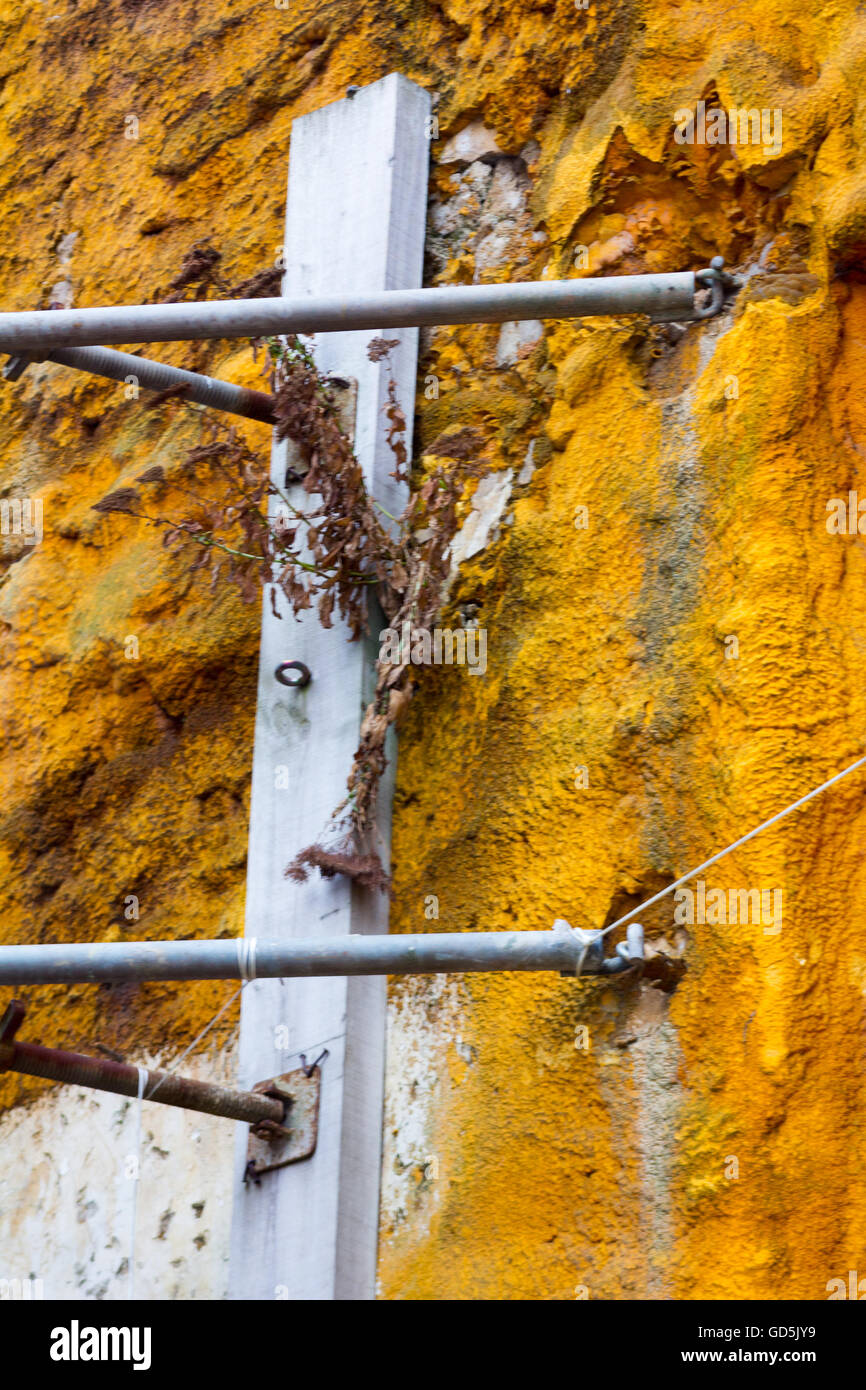 I dettagli dei supporti di una vecchia facciata opere Foto Stock